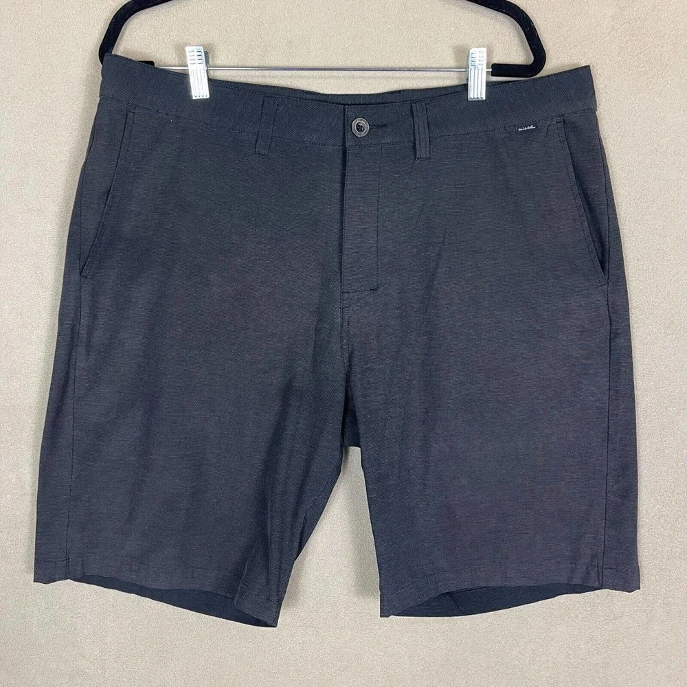 Travis Mathew Mens 38 Golf Shorts Gray Mid Rise Relaxed Fit